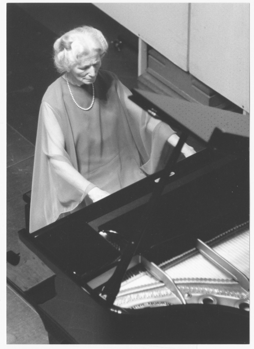 Irma Schaichet, celebrating her 90th birthday on 7 May 1985 in the Zurich City Hall